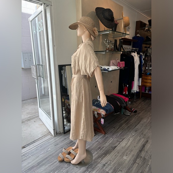 100% linen button front dress by Velvet .
Graham & Spencer - Picture 2 of 10